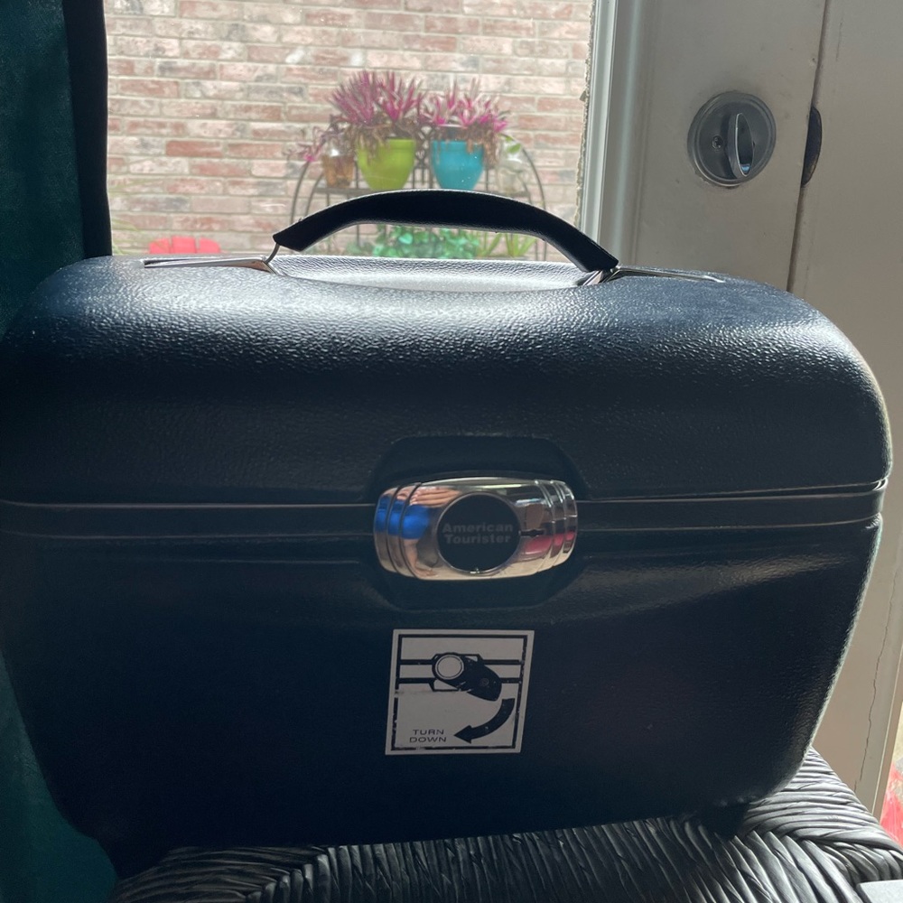 Vintage black makeup American Tourister caboodle in good condition